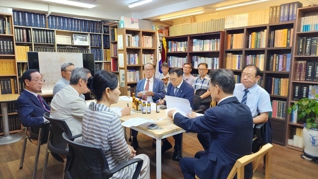 대성씨종중 회장단 성씨총련 사무실 방문